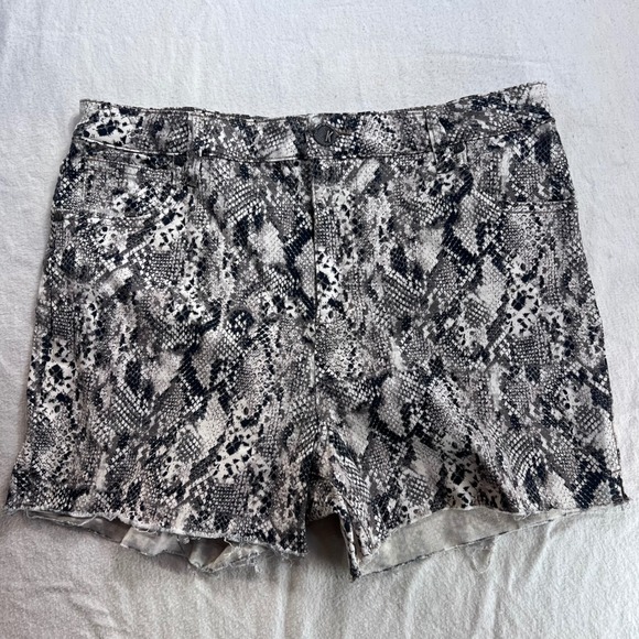 Kut from the Kloth Pants - KUT from the Kloth Gidget High Rise Snakeskin Denim Shorts Snake Print